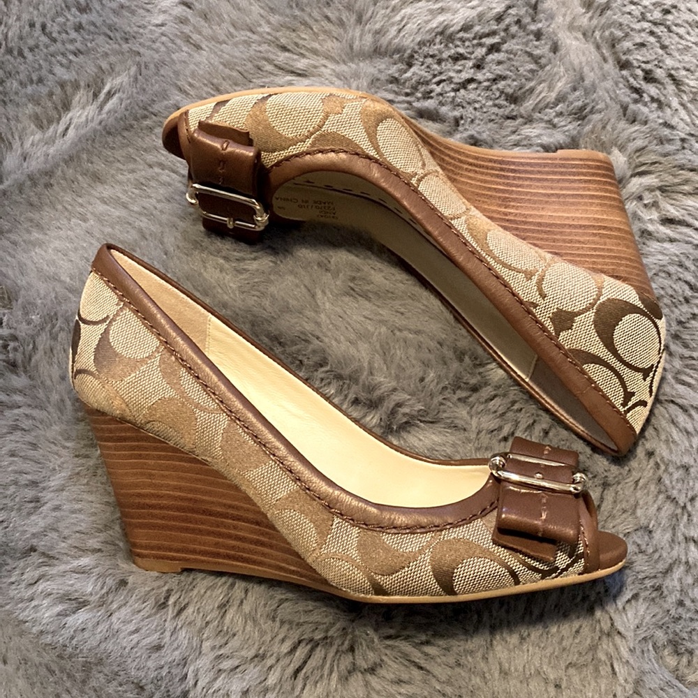 New Coach khaki signature Andi wedges size 5 - Picture 5 of 7